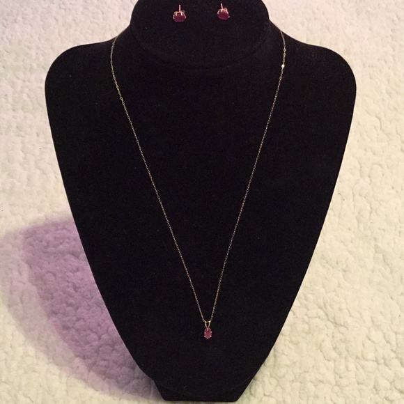 Lovely 10k gold & ruby necklace & earrings set - Picture 4 of 6